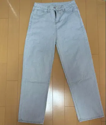 라이트 블루 스트레이트 데님 팬츠