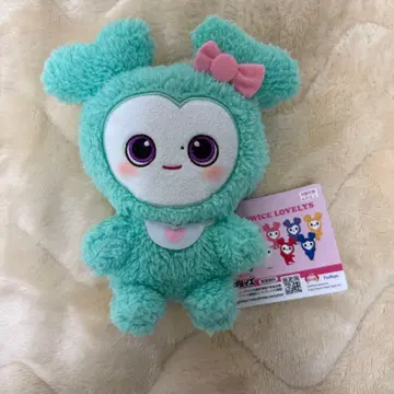 TWICE 미나 복슬복슬 앉아있는 봉제 인형