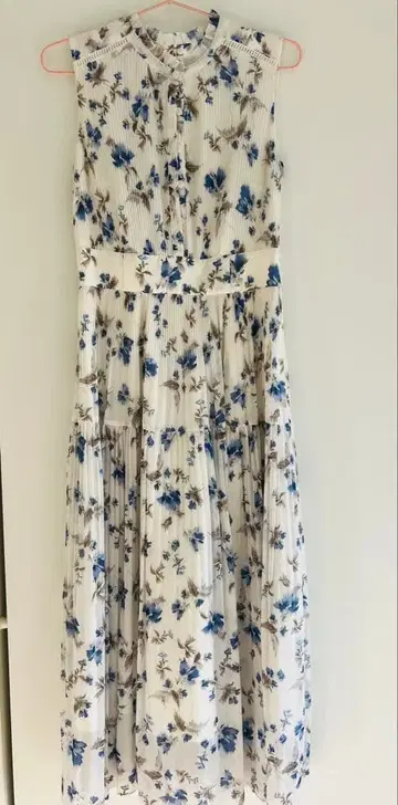 [ 새상품급 ] 아푸와이저 리셰 슬리브리스 플라워 플리츠 원피스