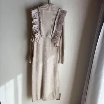 프릴 백 오픈 니트 원피스