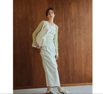 emmi 턱 들어간 스트레치 타이트 스커트