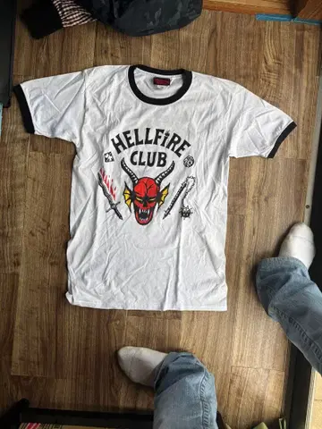 STRANGER THINGS HELLFIRE CLUB T셔츠 M