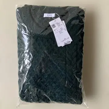 a.v.v 케이블 니트 스웨터 다크 그린