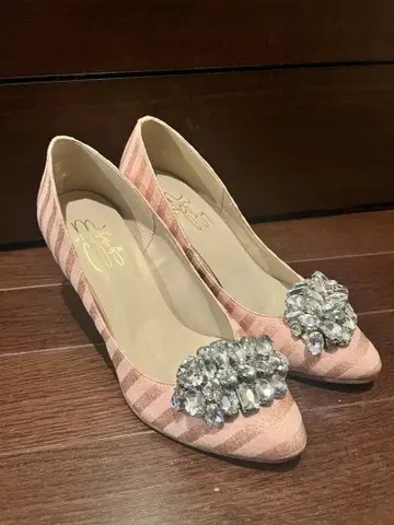 [당일 발송] 비쥬 장식 하이힐