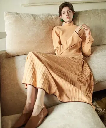 Mila Owen 배색 라인 터틀 니트 x 플리츠 스커트 SETUP