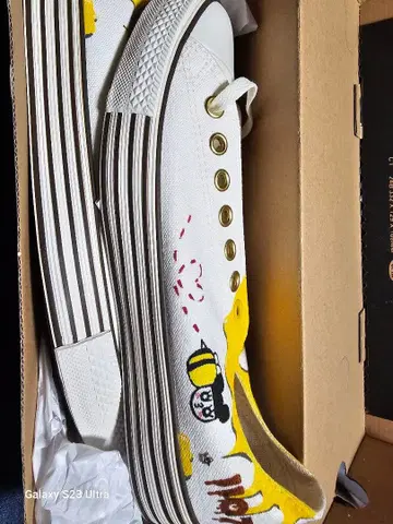 아트 프린트 화이트 로우컷 스니커즈