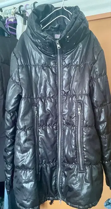 블랙 인조 가죽 다운 자켓