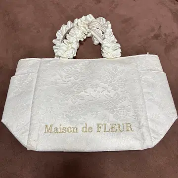 Maison de FLEUR 화이트 토트백