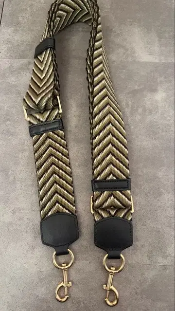 MARC JACOBS 지그재그 숄더 스트랩