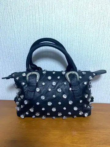 크리스탈 스터드 장식 블랙 가죽 백
