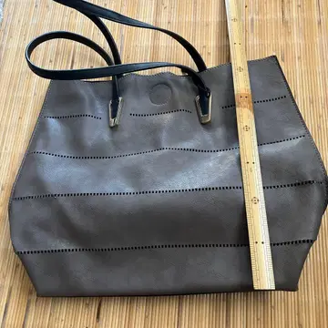 그레이 스트라이프 디자인 토트백