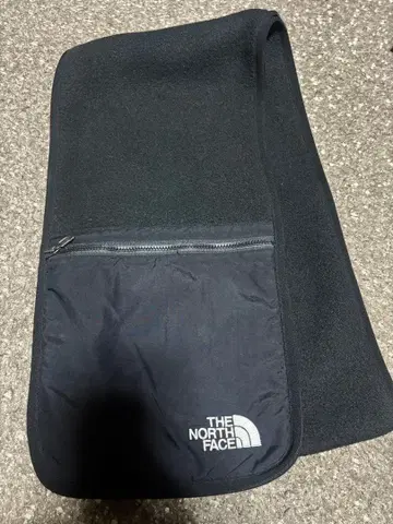 THE NORTH FACE 블랙 머플러