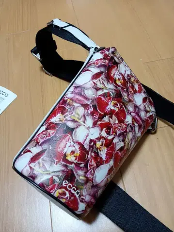 새상품 ecco 꽃무늬 숄더백 스마트폰 케이스