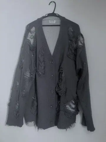 XU dog 데미지 가디건