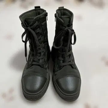 검은색 레이스업 부츠 사이드 지퍼 포함