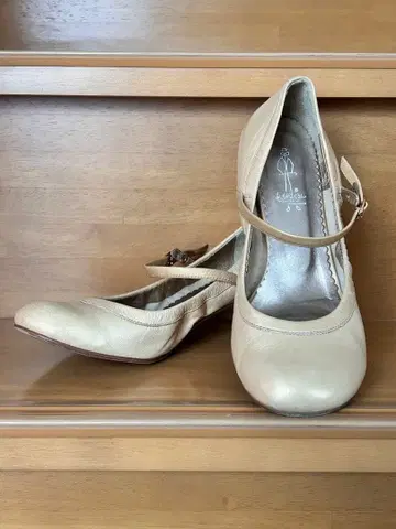 키다리 아저씨 스트랩 펌프스 24cm 와이드