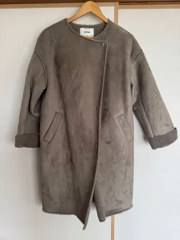 차오패닉 CIAOPANIC 페이크 무스탕 코트 롱 기장 노카라