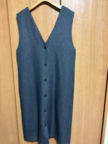 그레이 V넥 슬리브리스 원피스