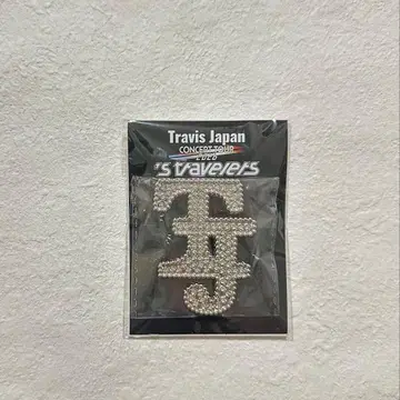 Travis Japan TJ 브로치