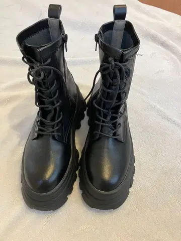 통굽 레이스업 부츠 블랙 M 사이즈