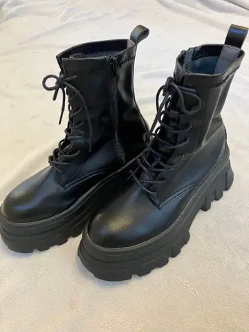 통굽 레이스업 부츠 블랙 M 사이즈