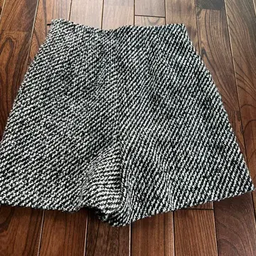 알아바일 트위드 숏팬츠 화이트 블랙