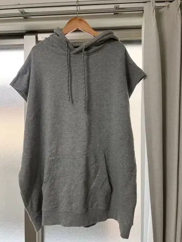 그레이 후드 부착 오버 사이즈 민소매 후드티