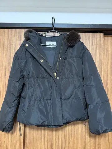 레스 빠세 퍼 포함 다운 자켓