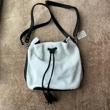 보아 숄더백 화이트 x 블랙