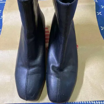 오리엔탈 트래픽 블랙 가죽 부츠 중간 힐