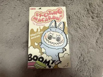 THE MONSTERS EXCITING MACARON VINYL FACE