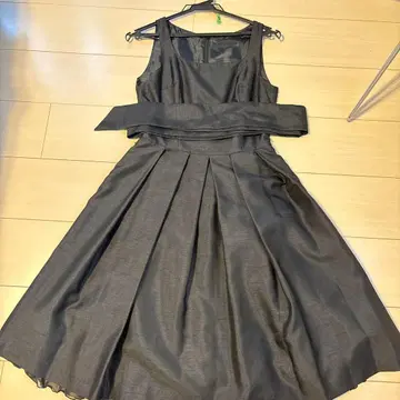 슬리브리스 플리츠 원피스 다크 그레이