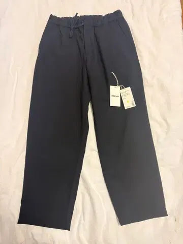 Muji labo 유니폼 소재로 만든 이지 팬츠