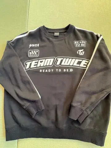 TWICE READY TO BE 트레이닝복 S 사이즈