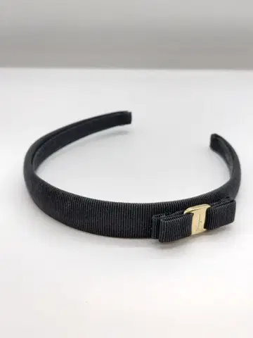페라가모 머리띠 바라리본 블랙 x 골드 컬러