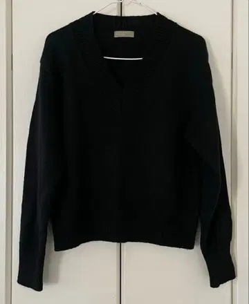 마가렛호웰 V넥 스웨터