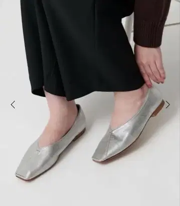 V컷 스티치 플랫슈즈