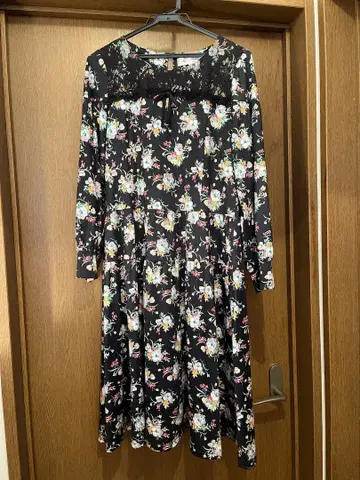 슈퍼 뷰티 44 꽃무늬 레이스 절개 긴팔 원피스