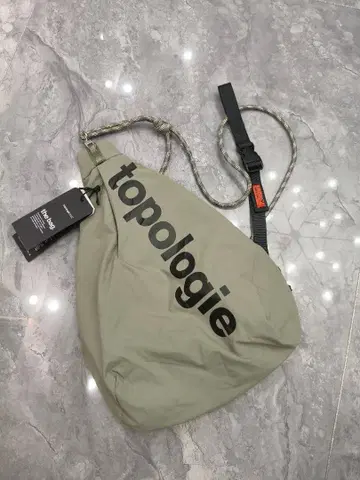 Topologie Sling 트라이앵글 메신저 백 라지