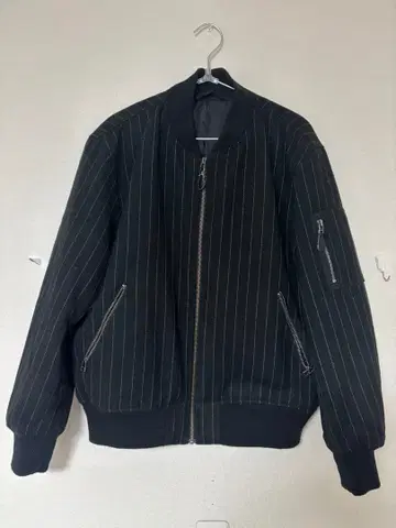 GU 블랙 스트라이프 MA-1 자켓