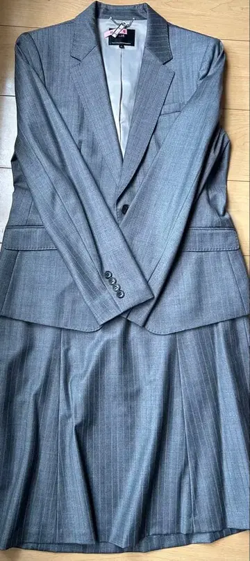 그레이 스트라이프 스커트 수트