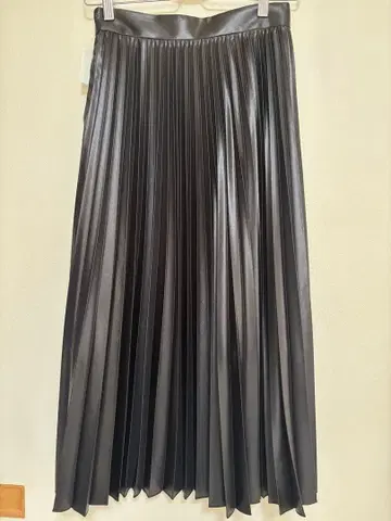 새상품 BARNEYS NEW YORK 블랙 플리츠 스커트