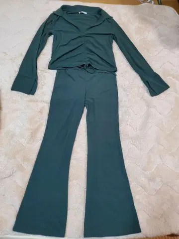 다크 그린 플레어 팬츠 셋업