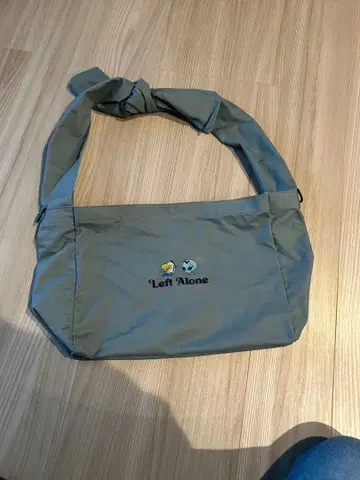 Left Alone 자수 숄더백