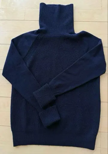 theory luxe 캐시미어 100% 터틀 니트 스웨터 (네이비)