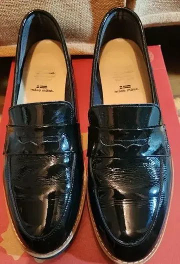 블랙 에나멜 가죽 로퍼 23.5cm