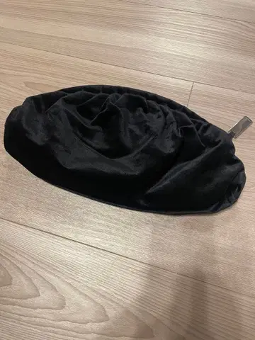 FURLA 블랙 벨벳 파우치