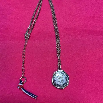 Tommy Girl 메달형 목걸이