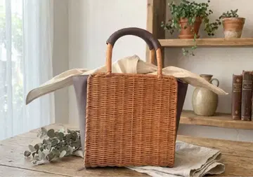 The Bagmati 스퀘어 위커 카고백 (caramel x choco)