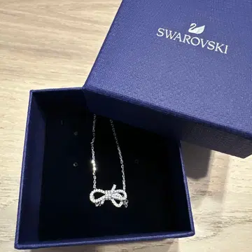 Swarovski 리본 모티브 목걸이